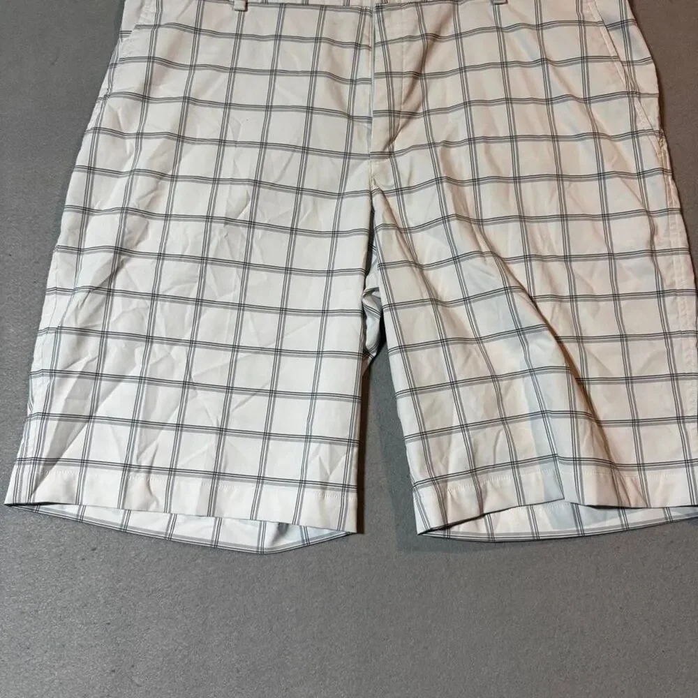 Nike Men's White and Cream Shorts